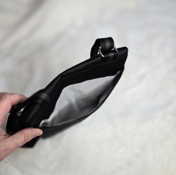 Sherpani Crossbody - Picture 5 of 10